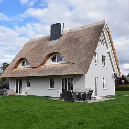 Reetdachhaeuser Boergerende Exterior photo